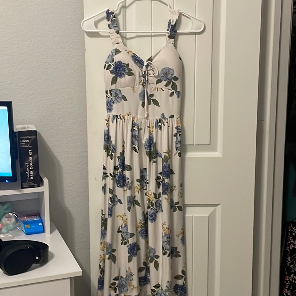 Sleeveless floral dress